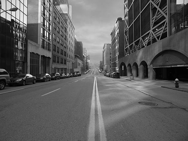 istock Pittsburgh City Street Black and White 484685076
