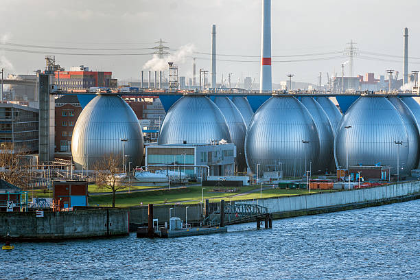 planta de desalinización en el puerto de hamburgo - desalination fotografías e imágenes de stock