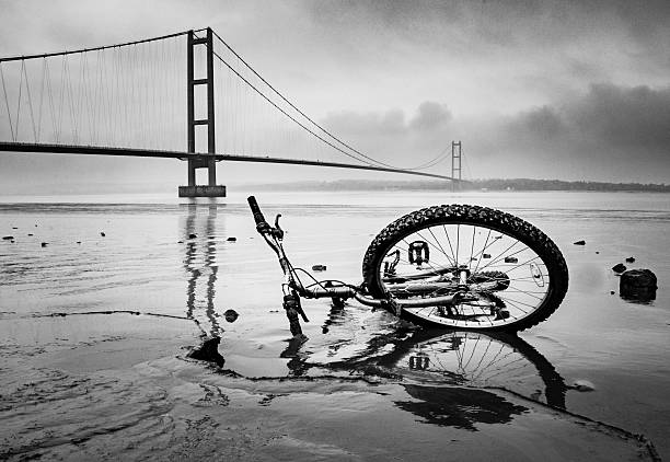 Humber Bridge e cyclette - foto stock