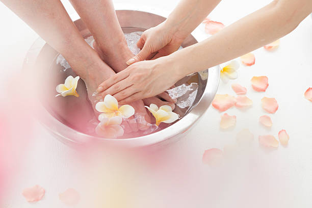 istock Masseur to massage women 484702174