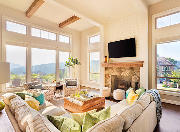 luxuosa sala de estar em nova casa - architectural feature fireplace home interior showcase interior imagens e fotografias de stock