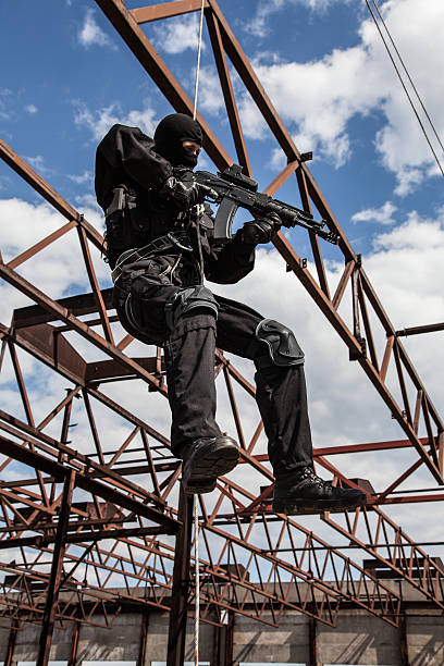 rappeling assault Special forces operator during assault rappeling with weapons spetsnaz stock pictures, royalty-free photos & images