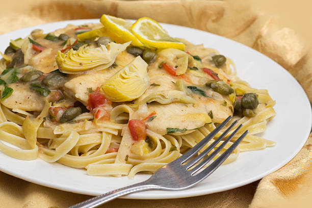 frango piccata linguine - veal cutlet piccata picatta imagens e fotografias de stock