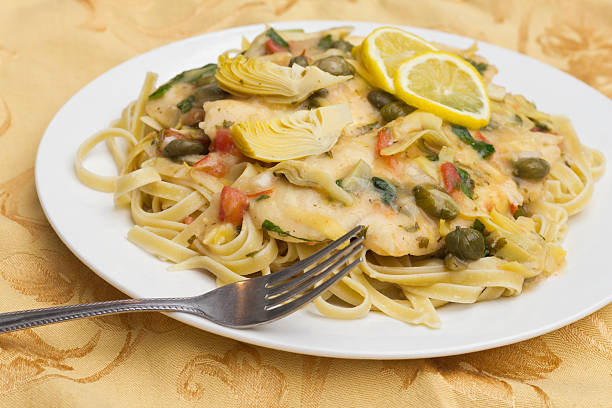 poulet piccata linguine - veal cutlet piccata picatta photos et images de collection