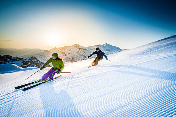 남성과 여성 스키타기! - skiing snow ski slope sunlight 뉴스 사진 이미지