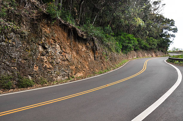 route vers hana, maui (états-unis) - hawaii islands hana maui curve photos et images de collection
