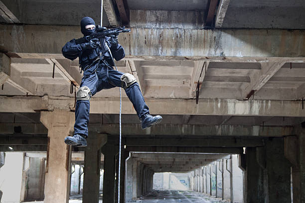 rappeling assault Special forces operator during assault rappeling with weapons gun laws stock pictures, royalty-free photos & images