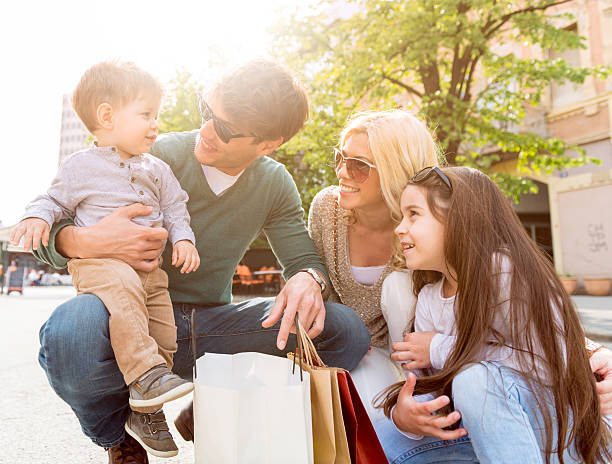 istock Family in shopping 484718941