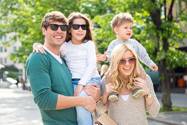 istock Family in shopping 484718983