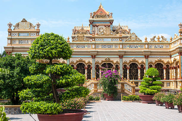 pagode in vietnam - caodaism stock-fotos und bilder