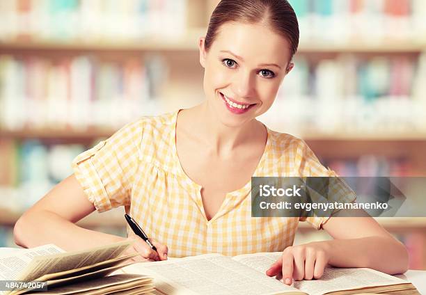 행복함 학생 여자아이 독서모드 도서로 공부에 대한 스톡 사진 및 기타 이미지 - 공부, 과학, 과학 실험