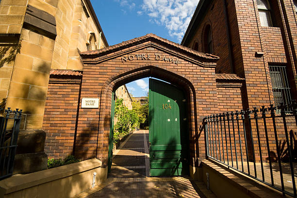 university of notre dame, en australie - university of notre dame photos et images de collection