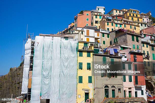 Riomaggiore Auf Der Cinque Terre Italien Stockfoto und mehr Bilder von Baugerüst - Baugerüst, Bunt - Farbton, Cinque Terre