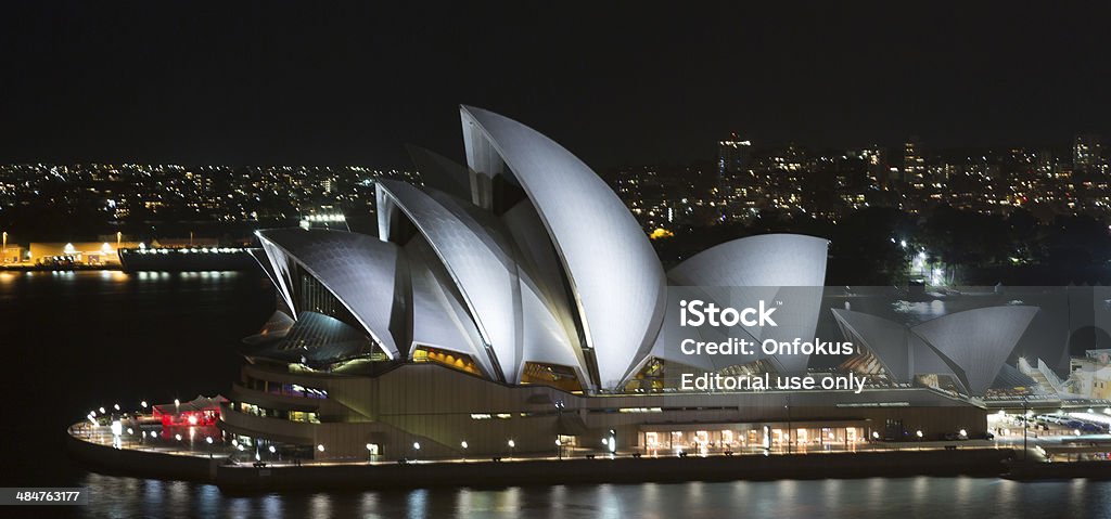 De la ópera de Sydney en la noche, Australia iluminado - Foto de stock de Puerto de Sydney libre de derechos