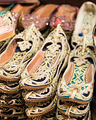 arabian-leder-slipper-in-einem-markt-geschlossene.jpg?b=1&s=170x170&k=20&c=acWU_YynxHE_XG7orqwcCahHWtfmzZ9kV1_BAbgL5JY=