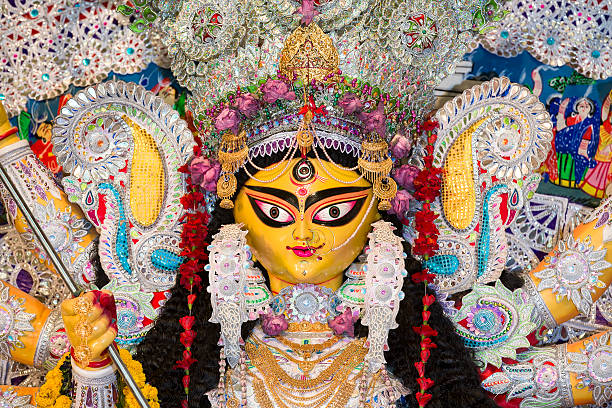 インドな神：ドルガプジャ（ドルガ神の女神にセレブレーションズます。 - asian culture dancing women people ストックフォトと画像