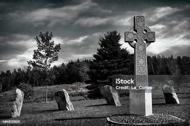 Antico Cimitero Hdr Effetto Celtica - Fotografie stock e altre immagini di A forma di croce - A forma di croce, Antico - Condizione, Canada