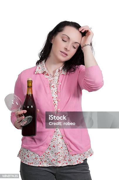 Mujer Con Vino Foto de stock y más banco de imágenes de Adulto - Adulto, Alcoholismo, Ama de casa