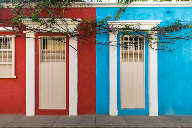 istock Doors with blue and red walls in Cartagena 484812208