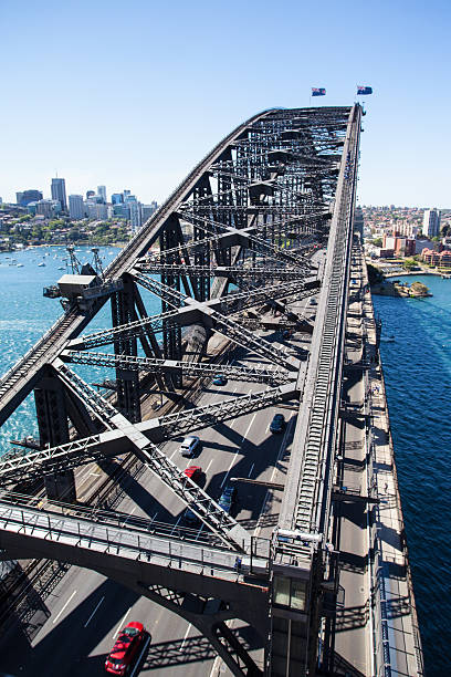 シドニー北部からは、ハーバーブリッジ - sydney harbor bridge sydney opera house vertical australia ストックフォトと画像