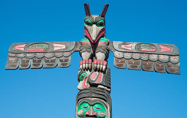 Totem pole Totem pole in the city of Duncan, British Columbia, known as the "city of totems" for its dozens of totem poles along city streets in the downtown area duncan british columbia stock pictures, royalty-free photos & images