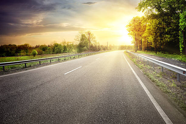 istock Asphalt road leaving for turn to the sun 484825474