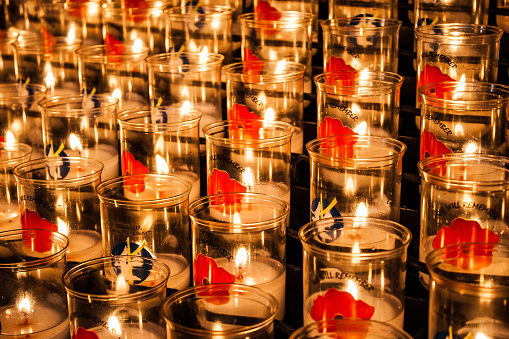 tealights with poppies against the world war