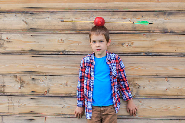 apple on head Boy with apple pierced by an arrow on his head happy end stock pictures, royalty-free photos & images