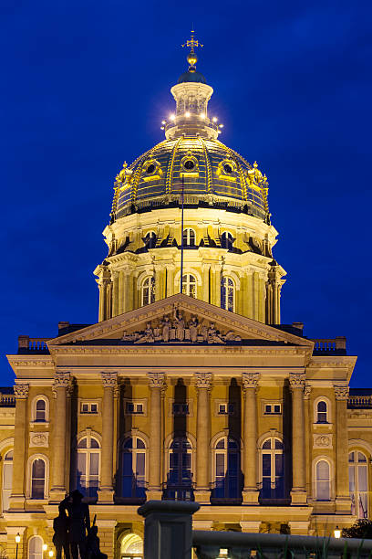 istock Iowa State Capitol In Des Moines 484867956