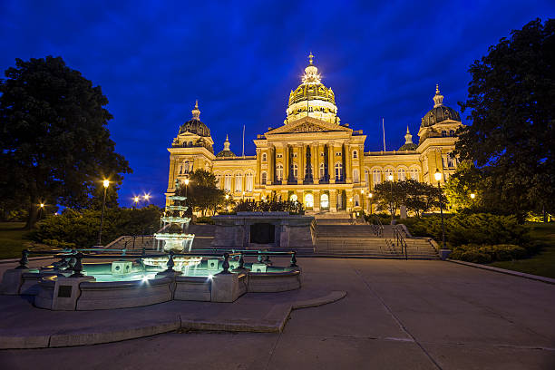 istock Iowa State Capitol In Des Moines 484867968