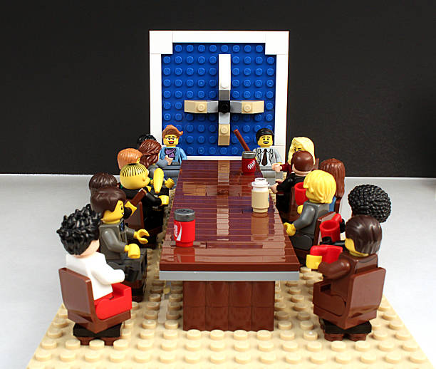 ボードミーティング - figurine small businessman discussion ストックフォトと画像