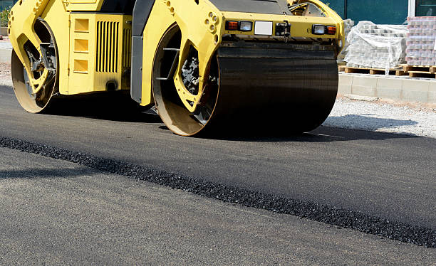 istock close-up horizontal view of new asphalt road 484880534