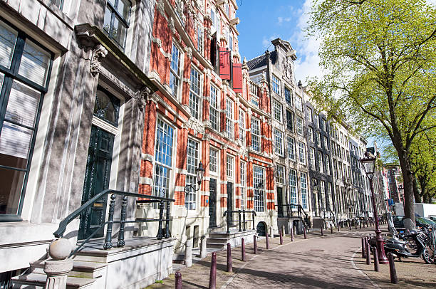 amsterdam17th века вида здания, нидерланды. - europe sunlight river sun стоковые фото и изображения