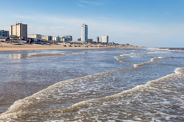 strand von zandvoort, niederlande - north holland stock-fotos und bilder