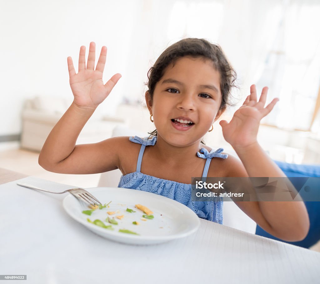 Девачки дома Девушка Обедает Дома — стоковые фотографии и другие картинки Ребёнок - Ребёнок, Девочки, Есть - iStock