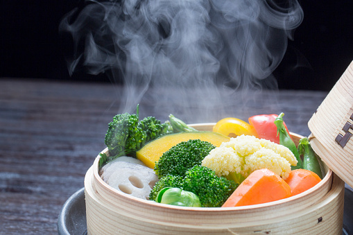 Steamed dishes using steamed baskets