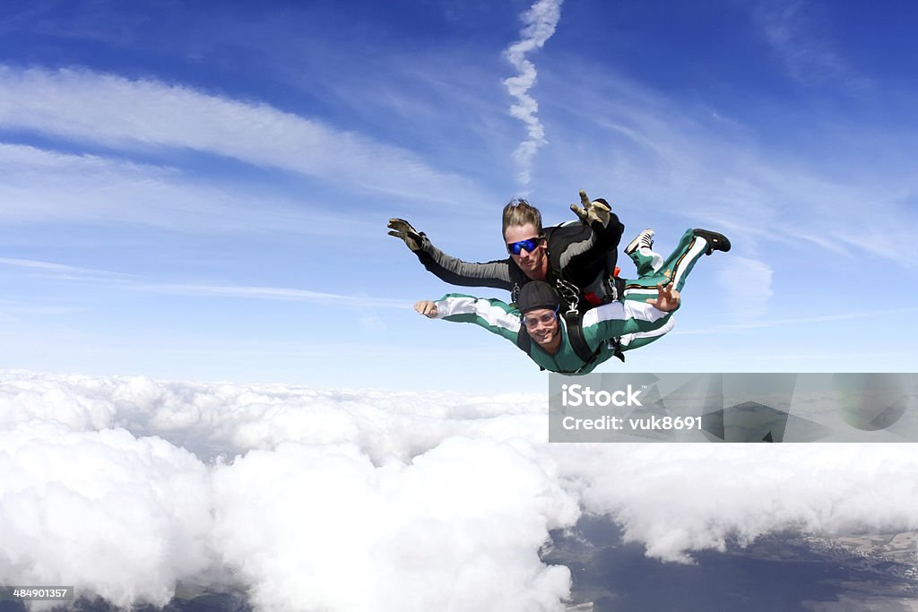 Zbliżenie zdjęcie tandem skydiving - Zbiór zdjęć royalty-free (Spadochroniarstwo)