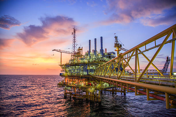 istock Oil and gas platform or Construction platform in the gulf 484901732