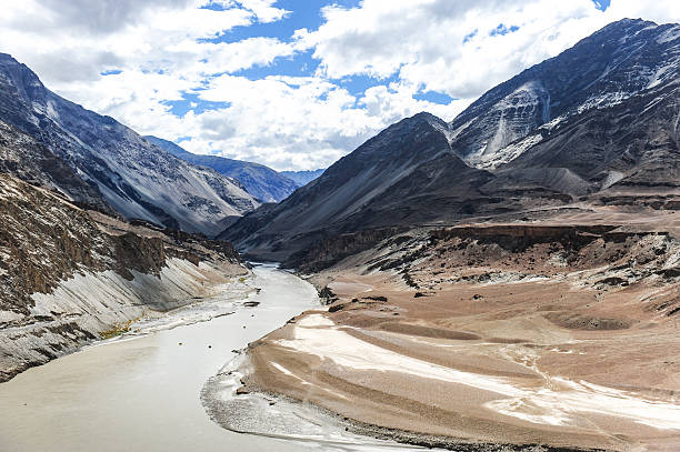 istock The valley of Zanskar and Indus 484904676