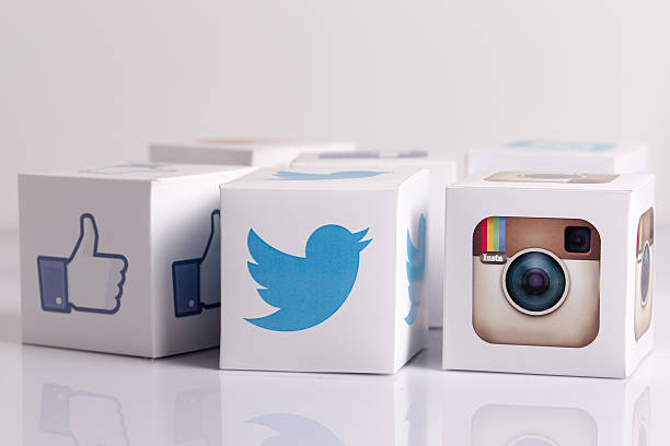 ソーシャルメディアのキューブ白背景 - dropbox ストックフォトと画像