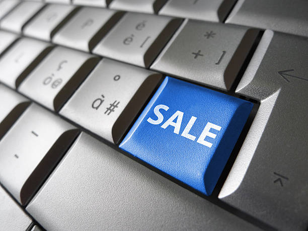 istock Online Sale Sign Key 484941916