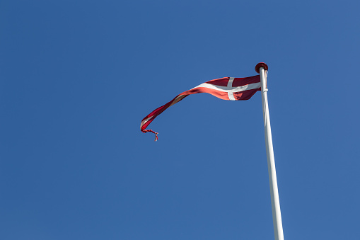 Photograph of a danish vimpel, a long and thin flag.