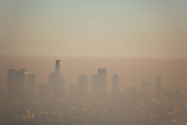 los angeles smog - luftverschmutzung stock-fotos und bilder