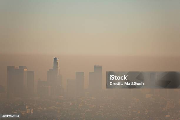 Polución De Los Ángeles Foto de stock y más banco de imágenes de Contaminación del aire - Contaminación del aire, Contaminación ambiental, Ciudad