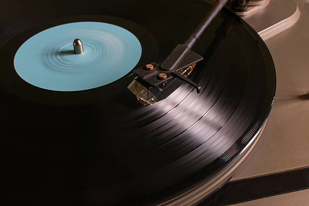 istock Rotating vinyl record with a blue mark on the turntable 484966940