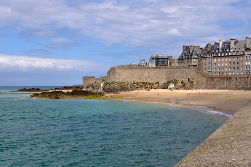 Beach and town of Saint-Malo, a walled port city in Brittany in northwestern France on the English Channel. It is a sub-prefecture of the Ille-et-Vilaine department.