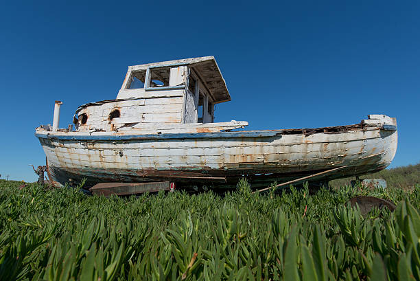 istock Old wooden boat with paint peeling everywhere 484988270