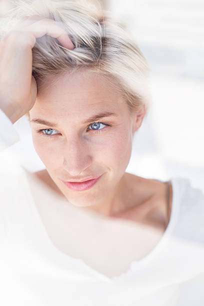 istock Thoughtful blonde woman looking through the window 485006662