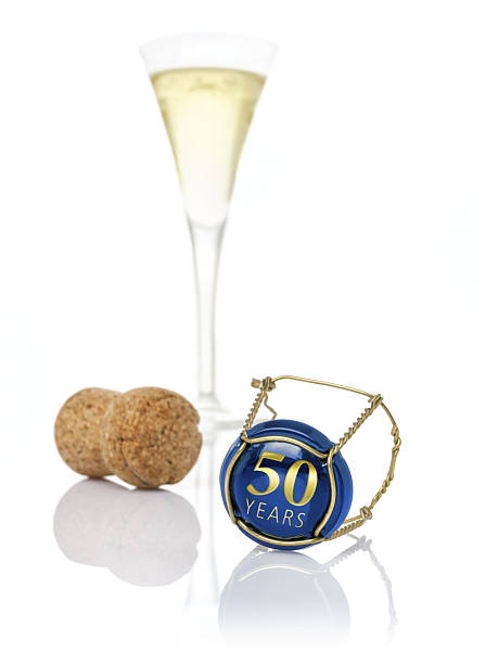 tappo champagne con la frase di 50 anni - champagne flute jubilee champagne wine foto e immagini stock