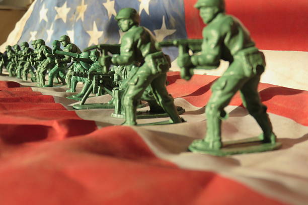 istock Flag and soldiers 485017960
